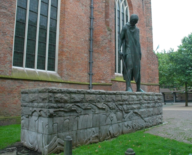 nl-estátua pedestre de um guerreiro-groningen-05.jpg